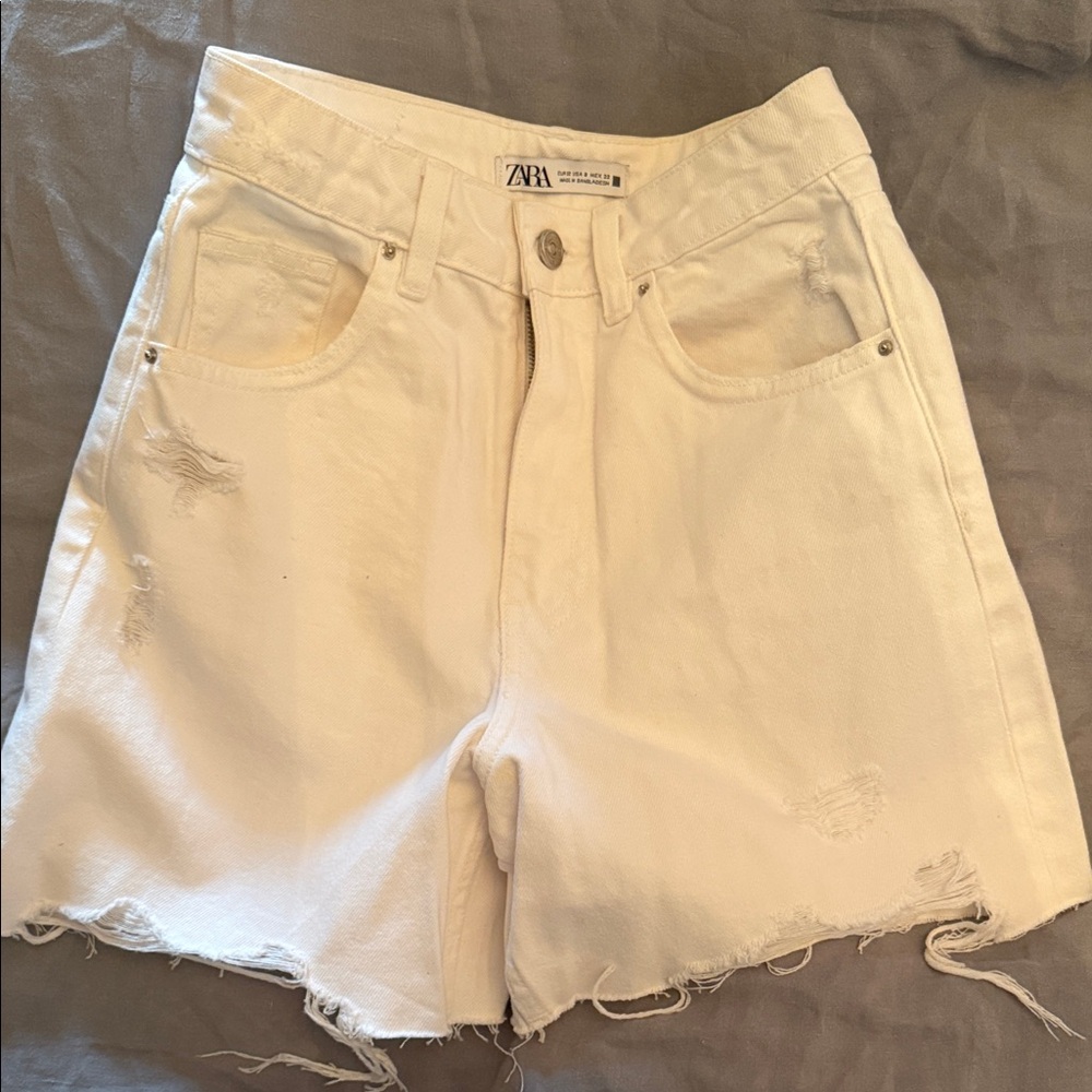Zara Women's Cream Distressed Jean Shorts